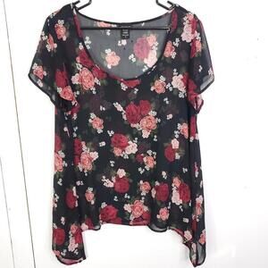 Torrid Top Womens 0X Shark bite Hem Lightweight Whimsigoth Florals Scoop Neck